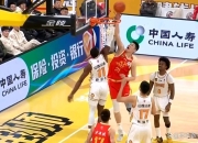 九游娱乐app下载-国际篮球盛事激战正酣，球迷狂热助威的简单介绍