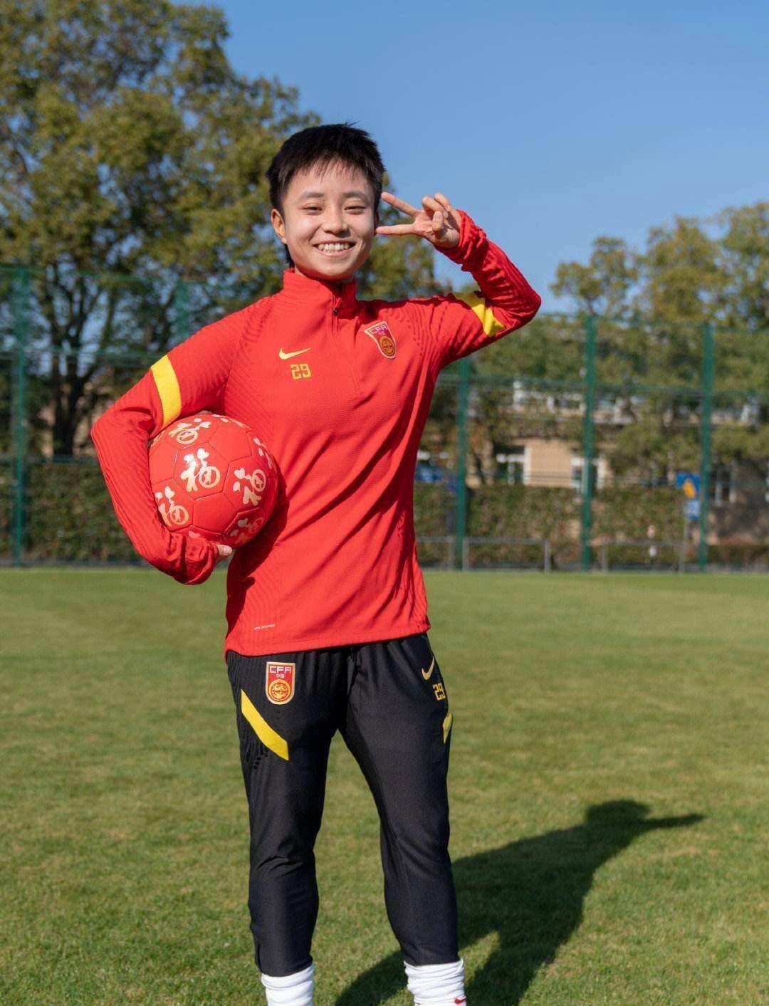 胜利之路：女足运动员拼尽全力