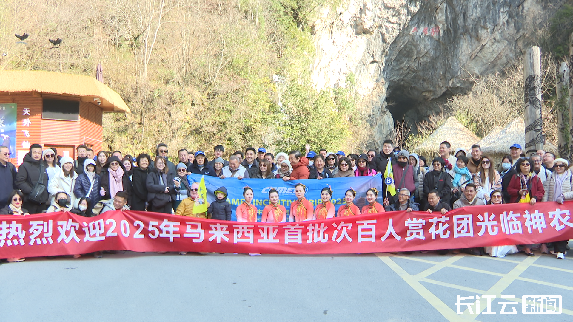 包含马来西亚代表团笑逐颜开，皆大欢喜的词条